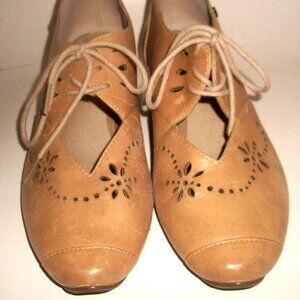 NWOB Josef Siebel Tan Leather Front Tie Low-Heel Comfort Shoes 9M